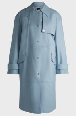 Trench en cuir avec finitions argent&eacute;es, bleu clair