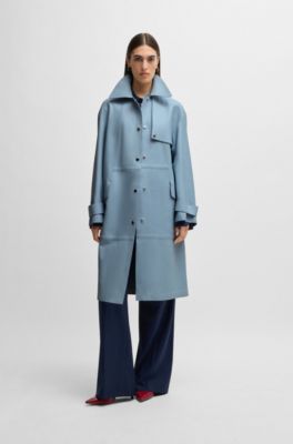Trench en cuir avec finitions argent&eacute;es, bleu clair