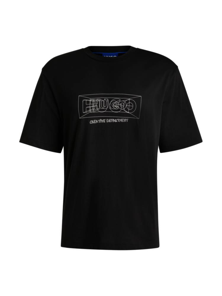 Artikel klicken und genauer betrachten! - Charakteristisches HUGO T-Shirt mit grafischen Logo-Prints auf Vorder- und Rückseite. Das gerade geschnittene Top ist aus Single Jersey gefertigt. Die Rohstoffe dieses Produkts stammen aus regenerativer Landwirtschaft: Der Ansatz fördert und stellt die Bodengesundheit wieder her und zielt darauf ab, das Klima, Wasserressourcen und die Biodiversität zu schützen und die Regeneration des Mutterbodens zu verbessern. | im Online Shop kaufen
