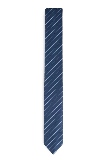 Travel-friendly tie with jacquard pattern