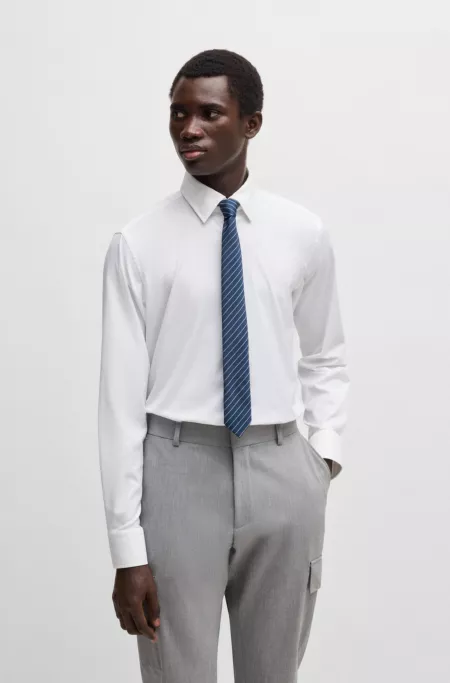 Travel-friendly tie with jacquard pattern