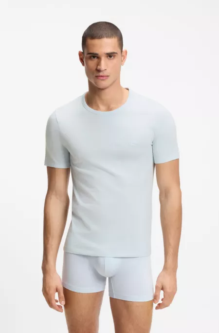 Paquete de tres camisetas de algodón con logo bordado