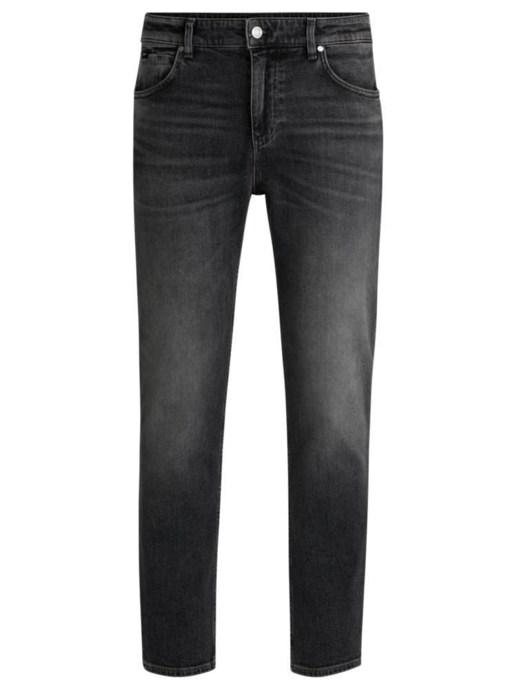 Artikel klicken und genauer betrachten! - Zeitgemäße BOSS Jeans mit geradem Beinverlauf und mittlerer Bundhöhe. Die Hose ist aus komfortablem Stretch-Denim in vielseitig kombinierbarem Schwarz gefertigt. | im Online Shop kaufen