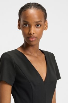 Vestido midi slim fit de tejido el&aacute;stico con escote en pico, Negro