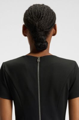 Vestido midi slim fit de tejido el&aacute;stico con escote en pico, Negro