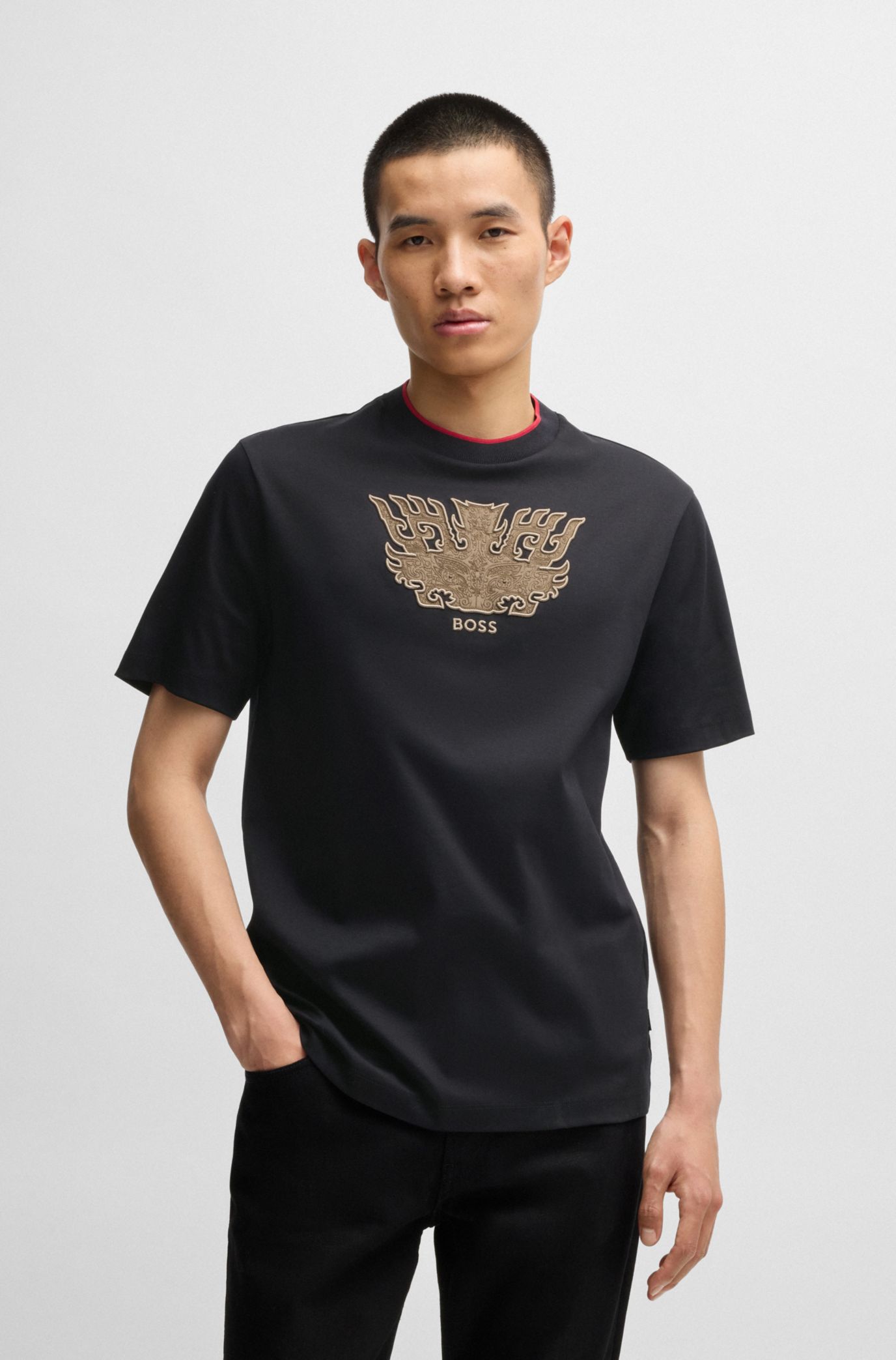BOSS x Creation of the Gods Tシャツ トウテツ BOSS - BOSS x Creation of the Gods T-shirt with Taotie
