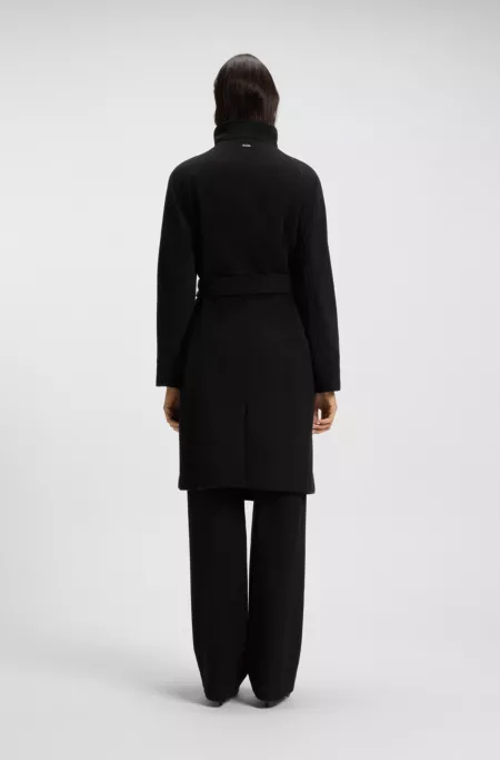 Double-breasted coat in a wool blend