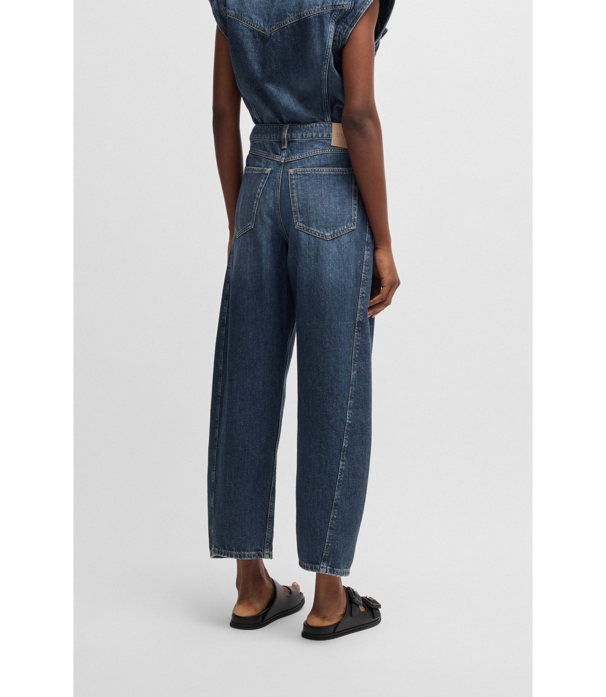 hbeu50534206_452_360?wid=1980&