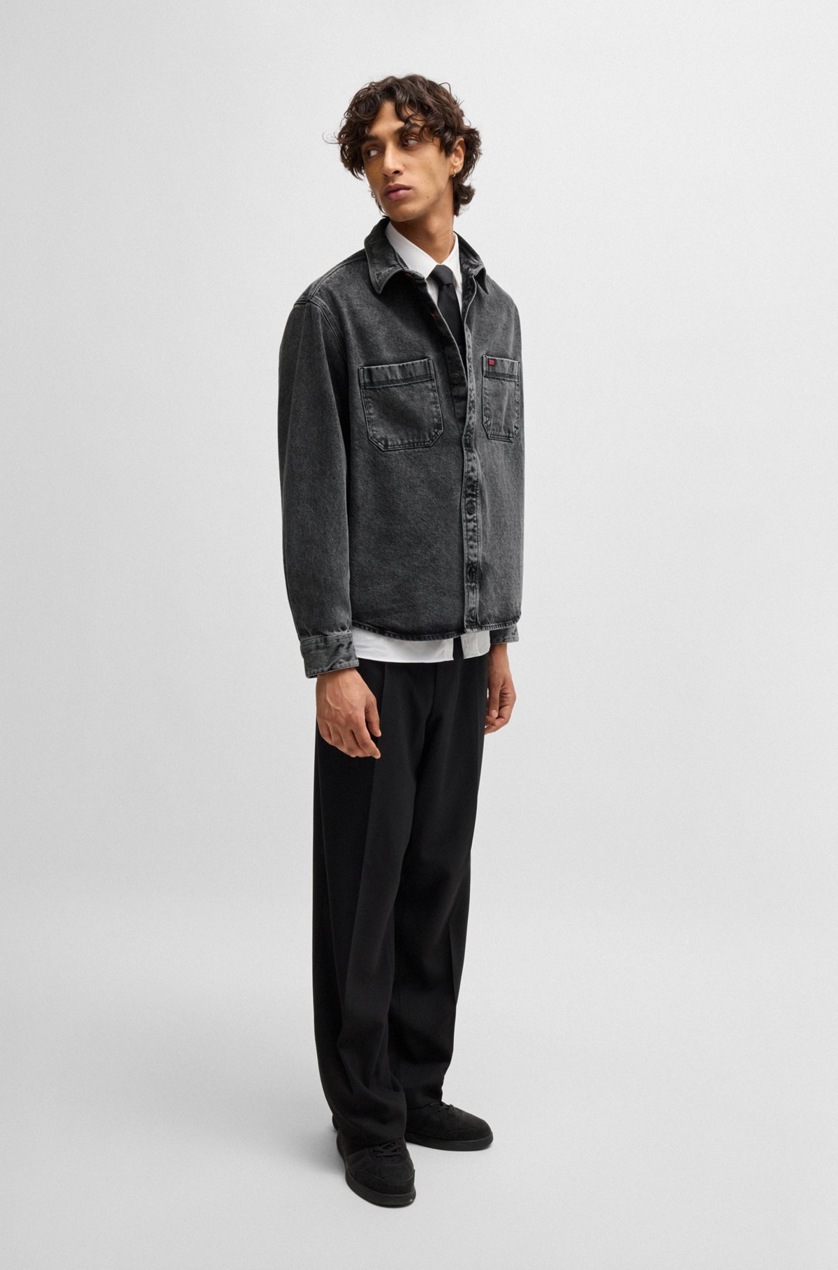 HUGO - オーバーサイズフィット デニムシャツ パッチポケット HUGO - オーバーサイズフィット デニムシャツ パッチポケット