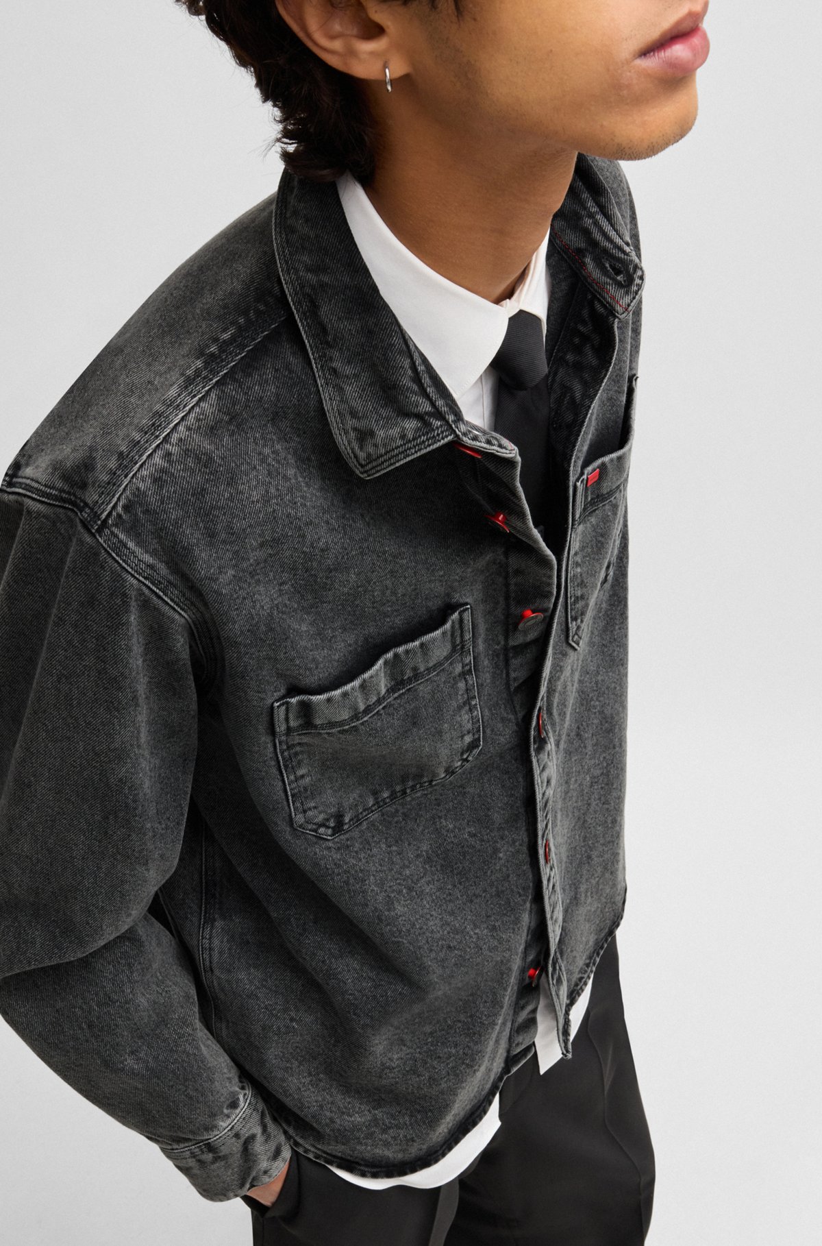 HUGO - オーバーサイズフィット デニムシャツ パッチポケット HUGO - オーバーサイズフィット デニムシャツ パッチポケット