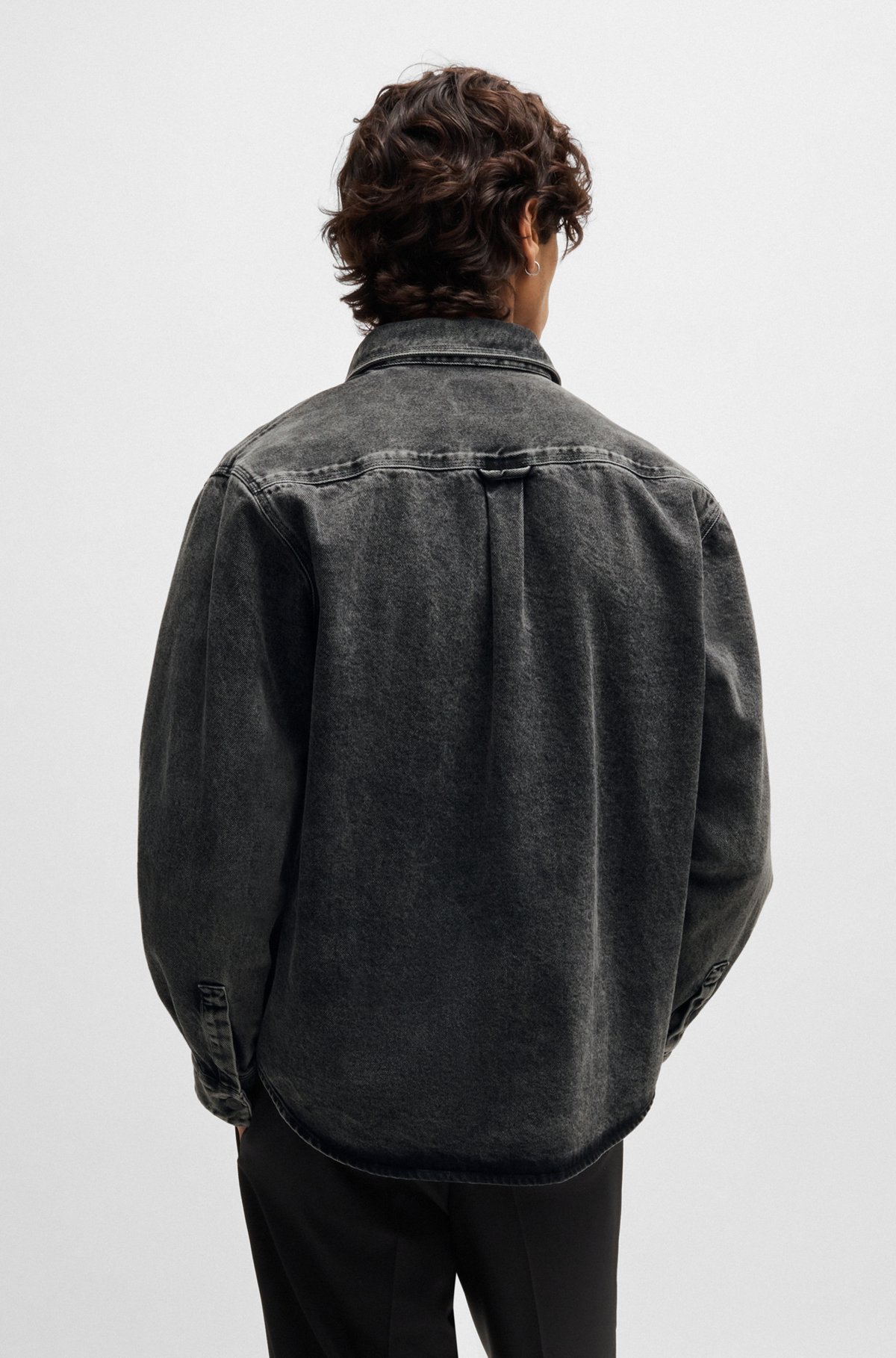HUGO - オーバーサイズフィット デニムシャツ パッチポケット HUGO - オーバーサイズフィット デニムシャツ パッチポケット