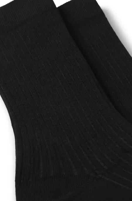 Two-pack of regular-length socks with ribbed structure