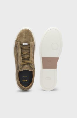 Gr&aring; sneakers i ruskind med elastisk sn&oslash;resystem, Brun