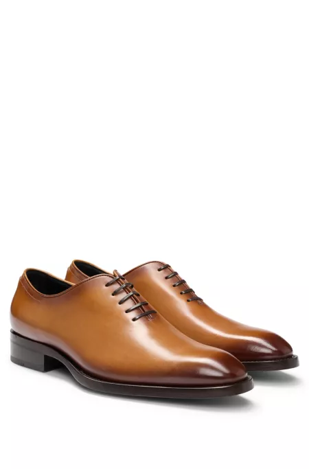 Italian-made Oxford shoes in burnished leather