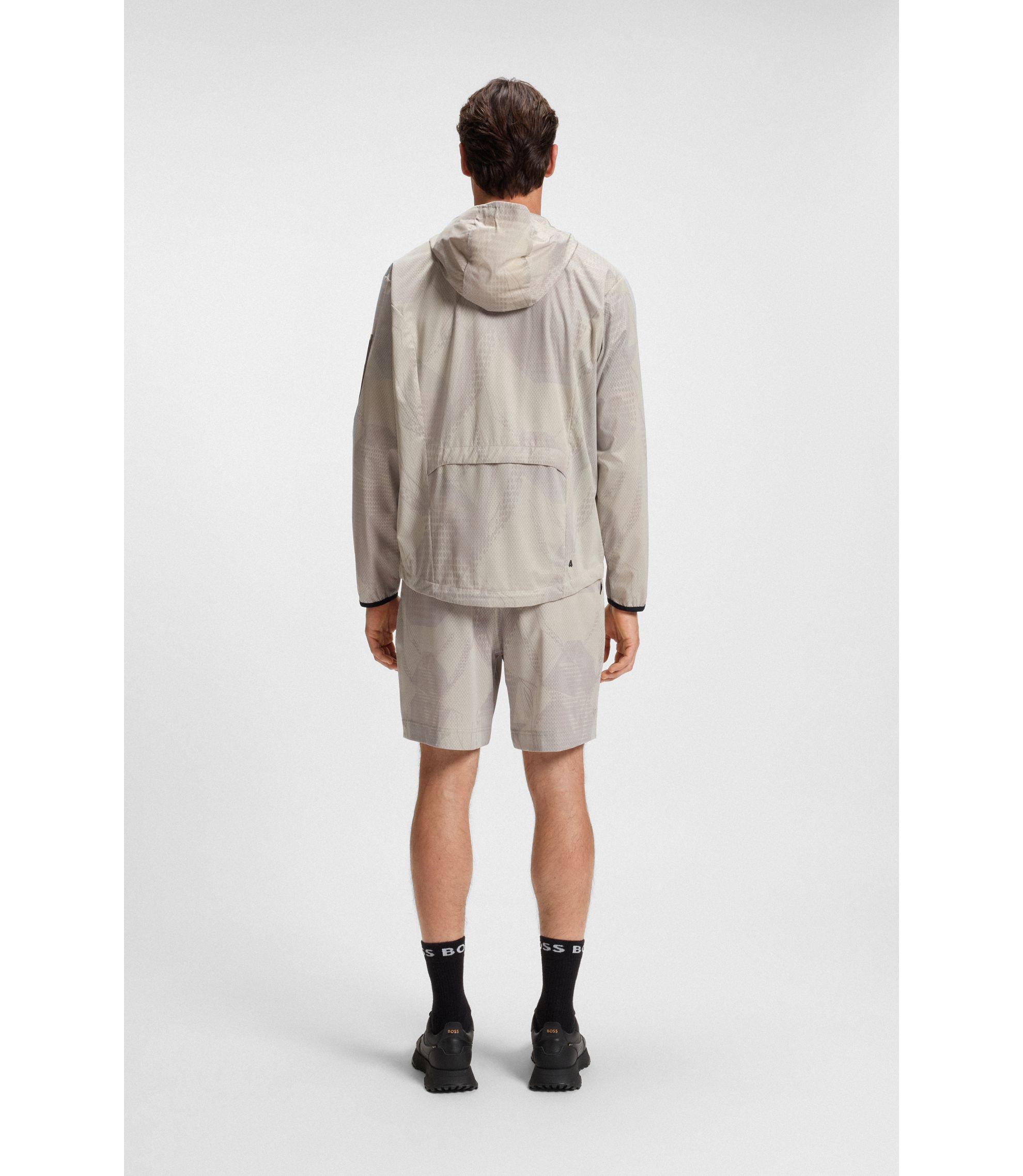 マッキー【新品未使用】HUGO BOSSアクティブ ラミネートメッシュ ジ BOSS - アクティブ ラミネートメッシュ ショートパンツ オールオーバー