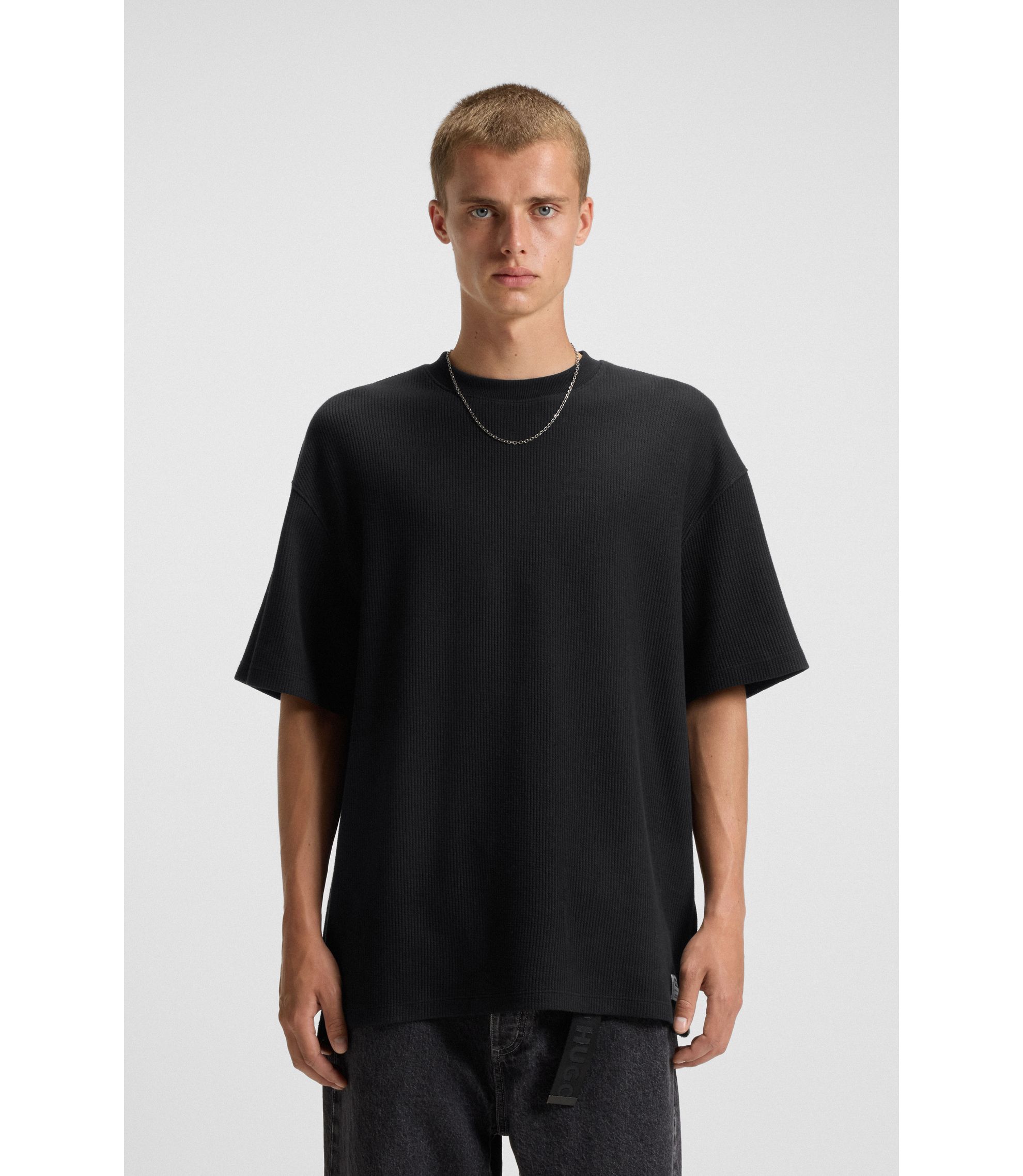 HUGO - Cotton-jersey T-shirt with blue logo patch - Black