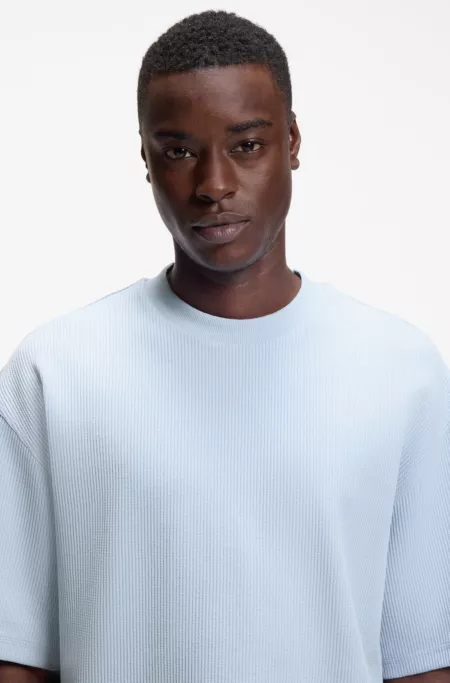 T-Shirt aus Baumwoll-Jersey mit blauem Logo-Aufnäher