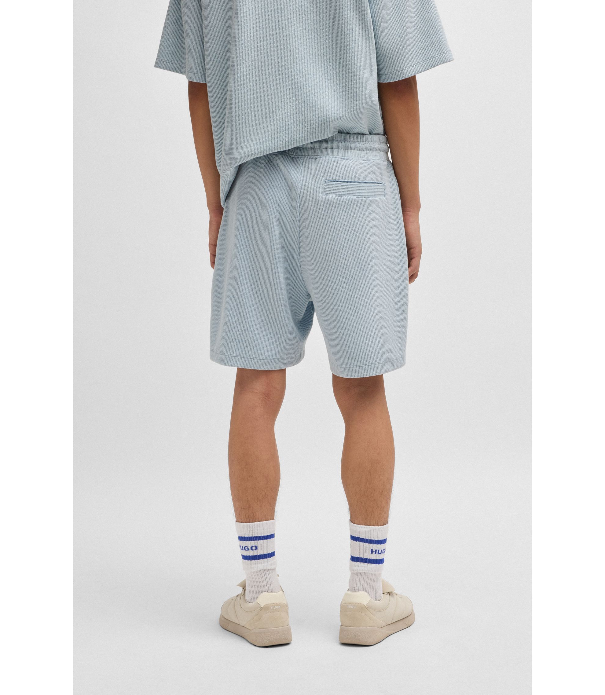 hbeu50534451_487_360?wid=1980&