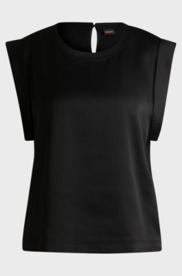 &Auml;rml&ouml;s t-shirt i hamrad satin, Svart