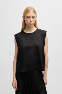 &Auml;rml&ouml;s t-shirt i hamrad satin, Svart