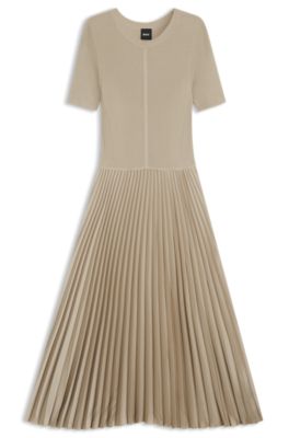 Kleid aus verschiedenen Materialien mit Faltenrock, Hellbeige