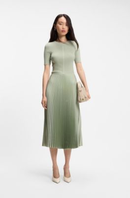 Kleid aus verschiedenen Materialien mit Faltenrock, Hellgr&uuml;n