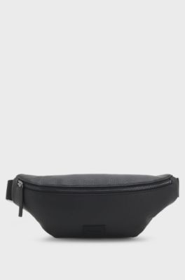 G&uuml;rteltasche aus genarbtem Material mit Logo-Patch, Schwarz