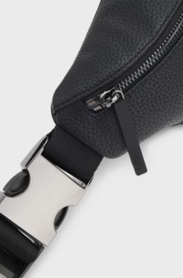 Marsupio in pelle granulata con logo patch, Nero