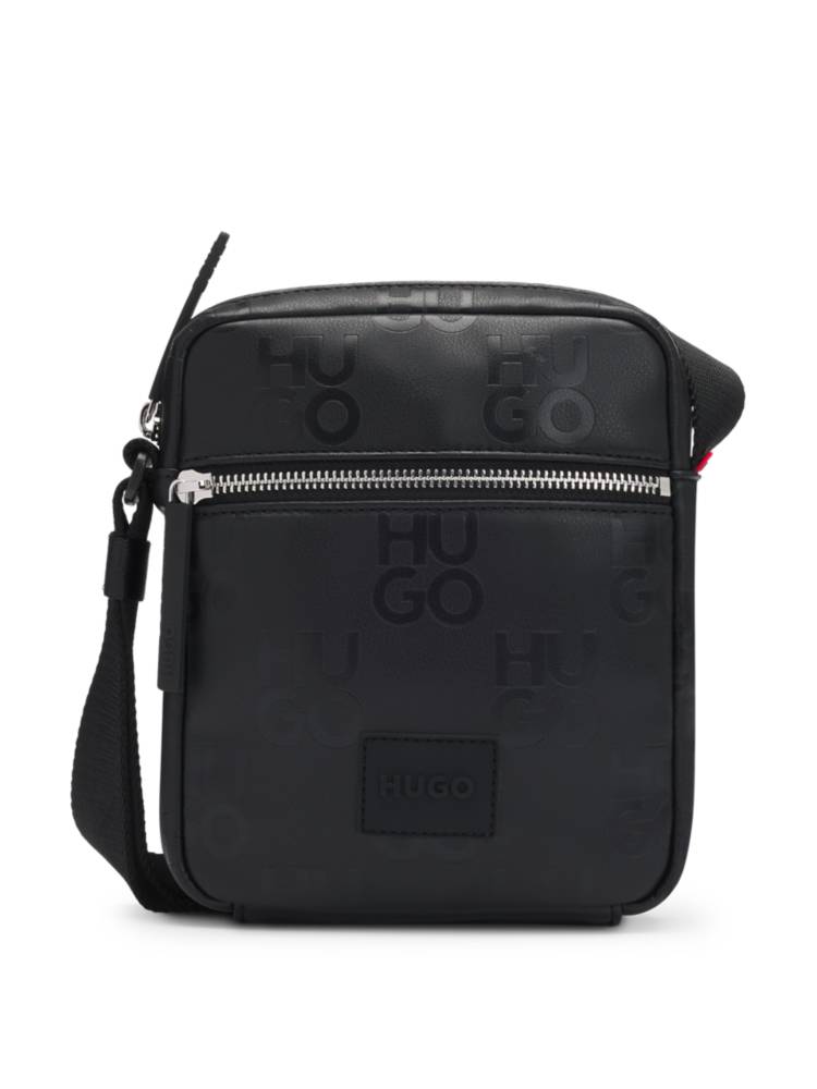 Artikel klicken und genauer betrachten! - Bring mit dieser HUGO Reporter-Tasche frischen Wind in deine Accessoire-Kollektion. Weiches, synthetisch beschichtetes Textil. Ein Stack-Logo-Muster und ein Logo-Aufnäher aus Gummi sorgen für einen zeitgemäßen Touch. | im Online Shop kaufen