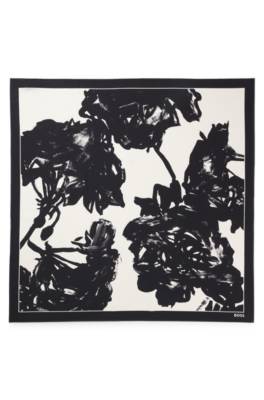 Italian-made scarf in printed silk twill 1