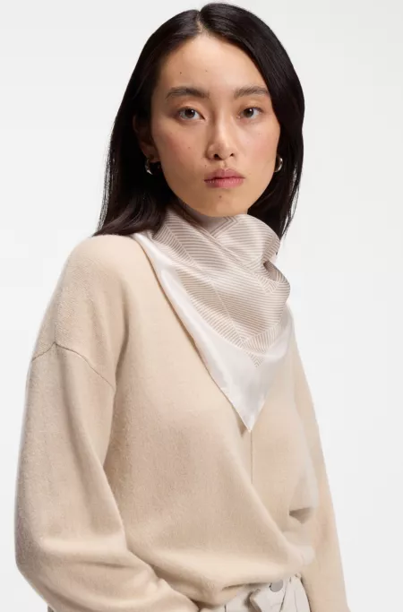 Italian-made scarf in printed silk twill