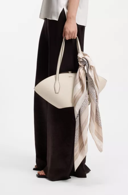 Italian-made scarf in printed silk twill