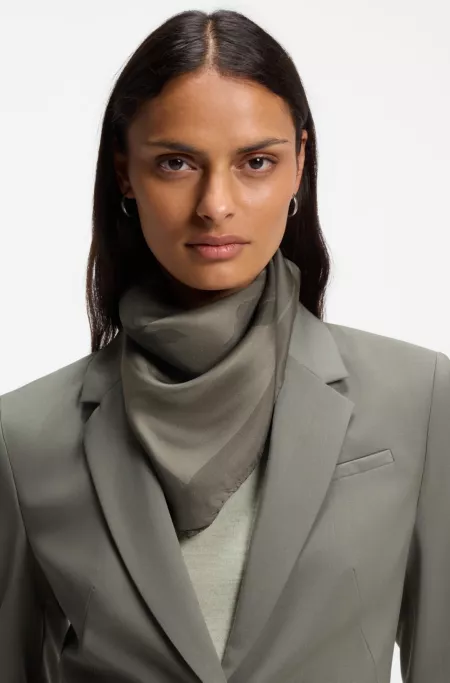 Italian-made scarf in printed silk twill