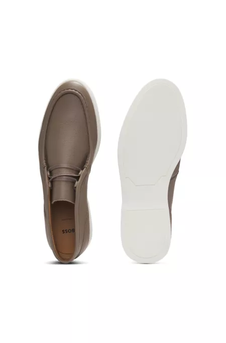 Casual boots in tumbled leather with apron toe