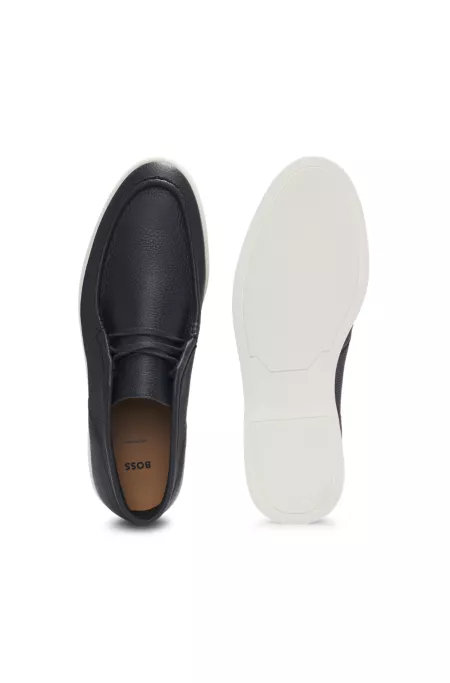 Casual boots in tumbled leather with apron toe