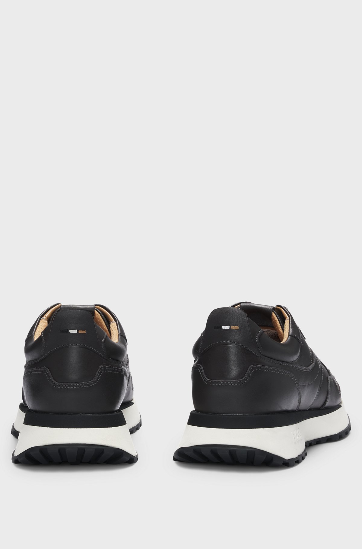 BOSS - ランニングスタイル スニーカー バーニッシュレザー BOSS - ランニングスタイル スニーカー バーニッシュレザー