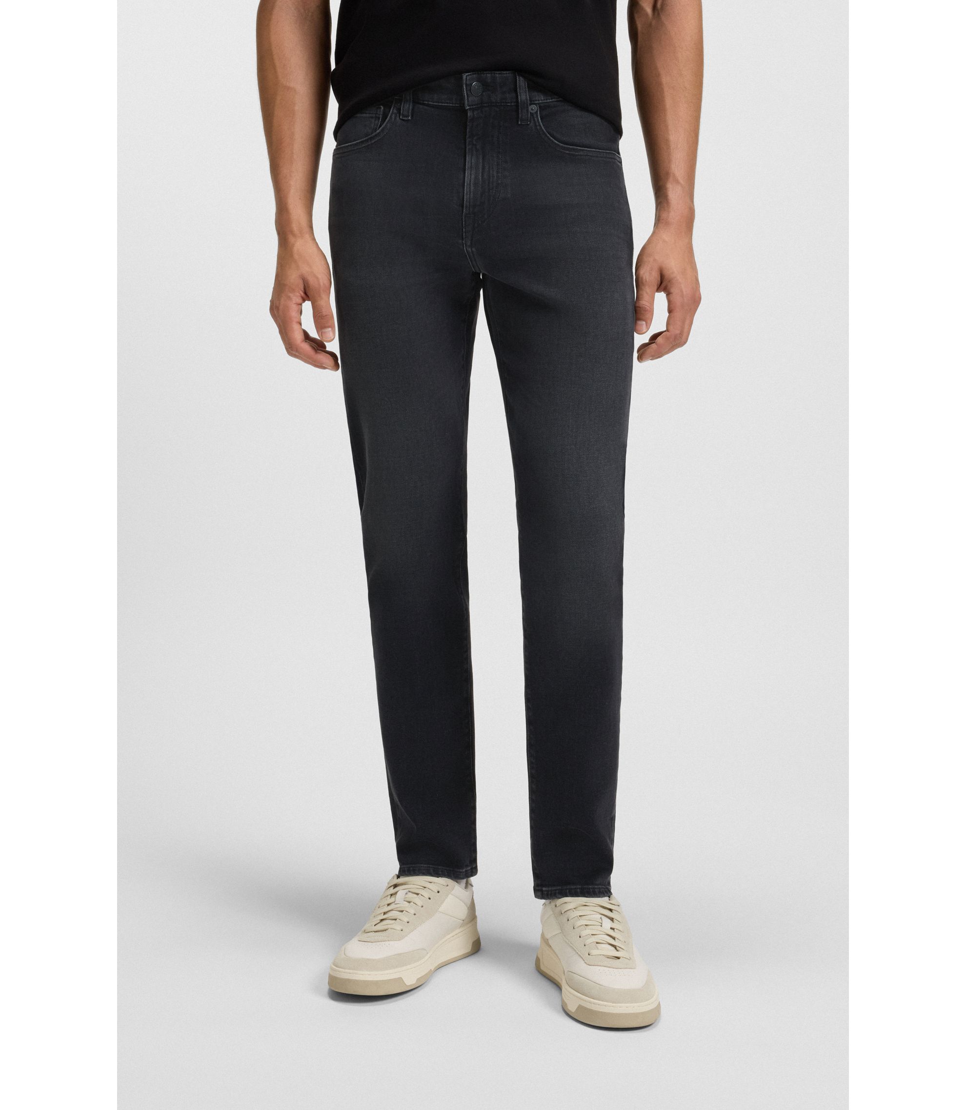 Schwarze Tapered-Fit Jeans aus bequemem Stretch-Denim