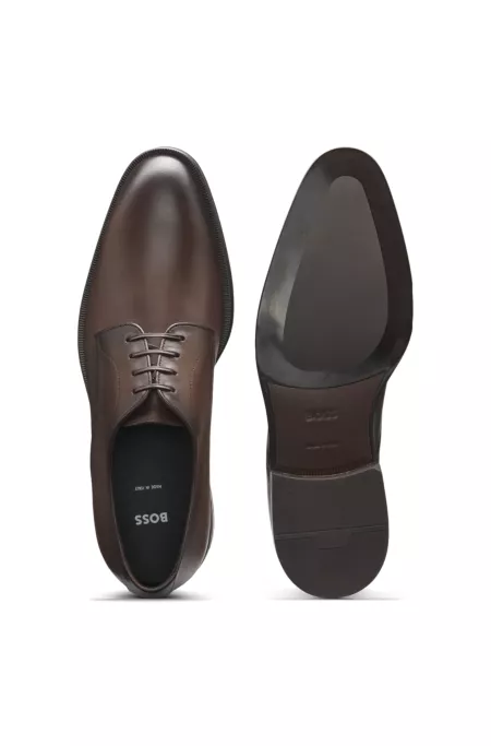 Italian-made Derby shoes in leather with ornamental stitching