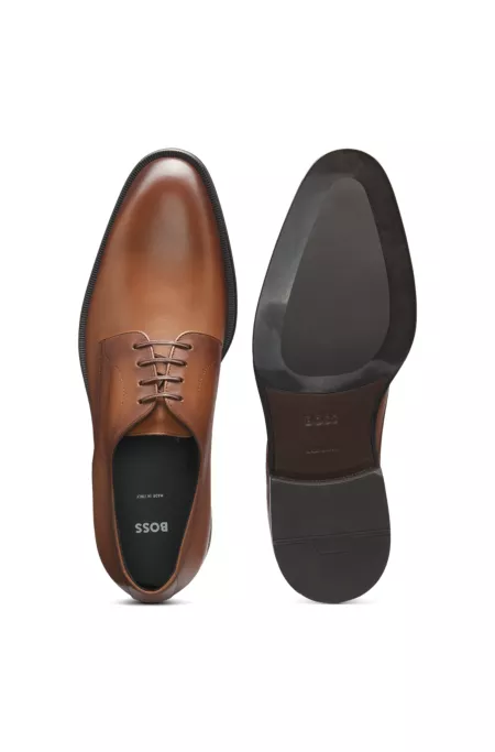 Italian-made Derby shoes in leather with ornamental stitching