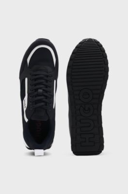 Sneakers aus verschiedenen Materialien mit Logo-Akzenten, Dunkelblau