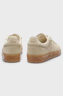 Sneakers aus Veloursleder mit Gummisohlen, Hellbeige