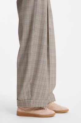 Baskets en cuir su&eacute;d&eacute; avec semelle en gomme, Rose clair