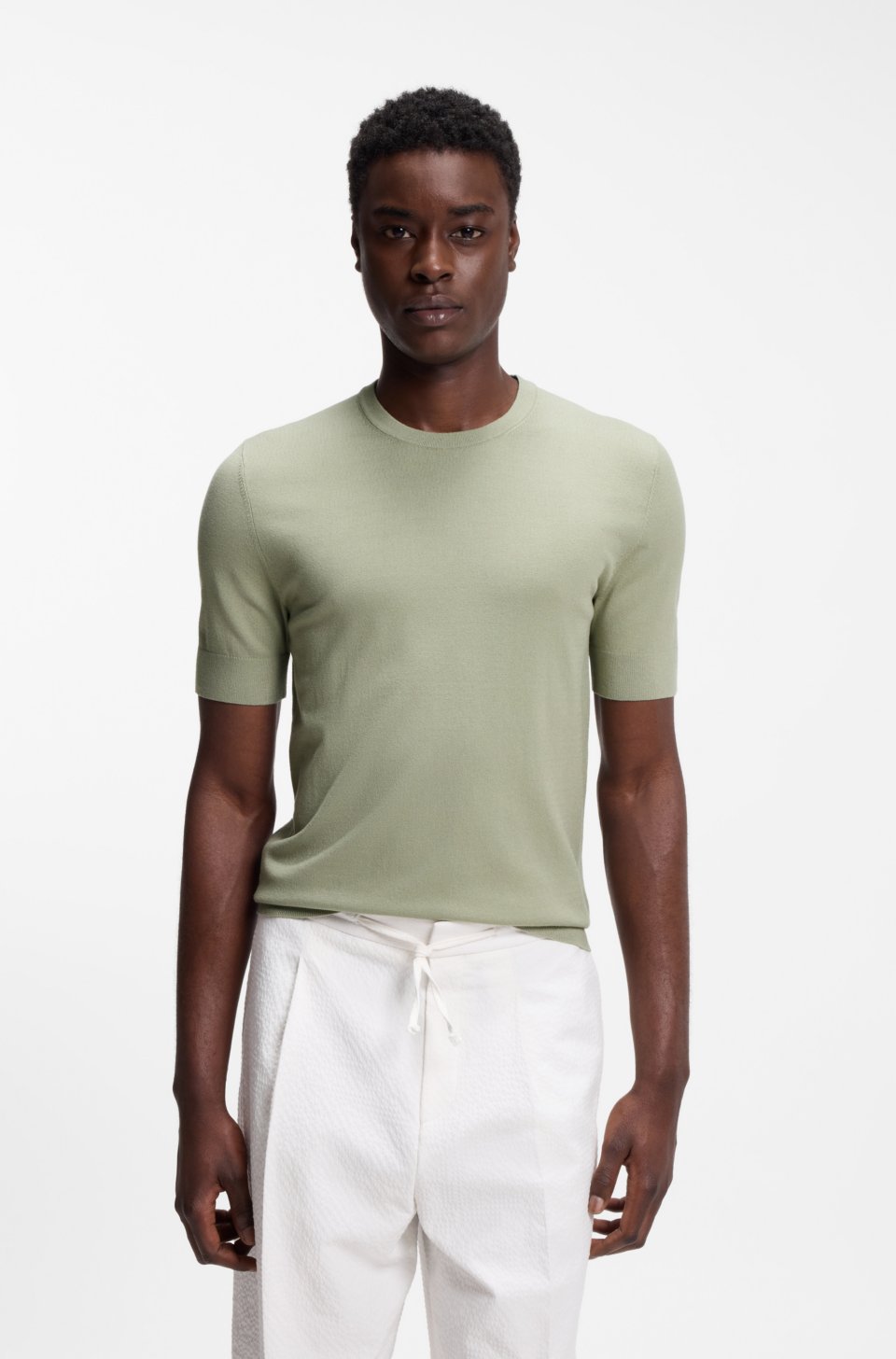 Slim-fit knitted sweater