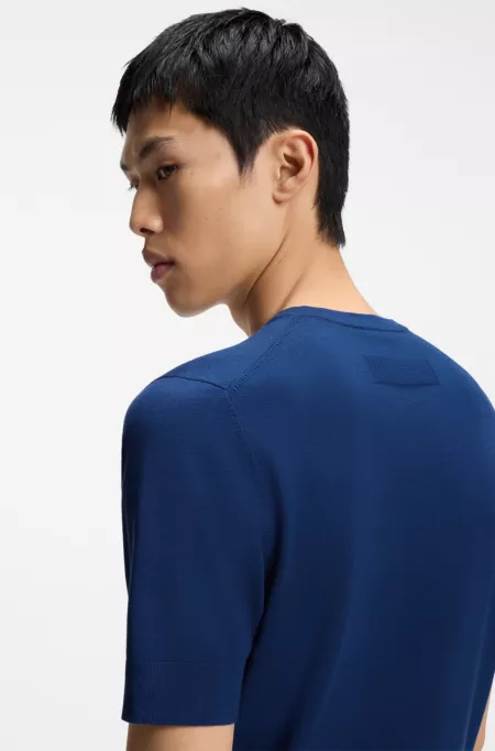 Slim-fit knitted sweater with short sleeves