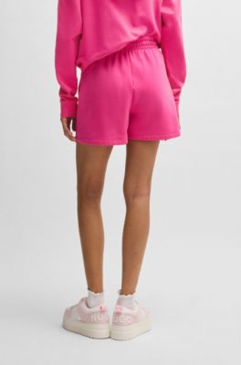 Short d&eacute;contract&eacute; en molleton de coton avec logo brod&eacute;, Rose