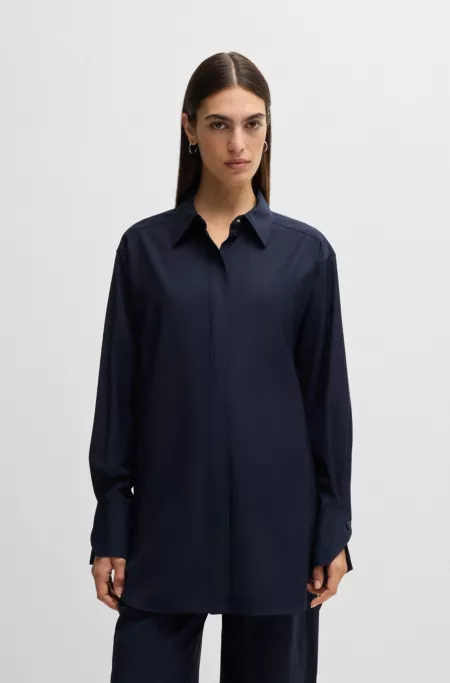 Travel-friendly blouse in wrinkle-resistant wool
