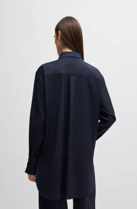 Travel-friendly blouse in wrinkle-resistant wool