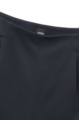 Relaxed fit-shorts med pressveck framtill, M&ouml;rkbl&aring;