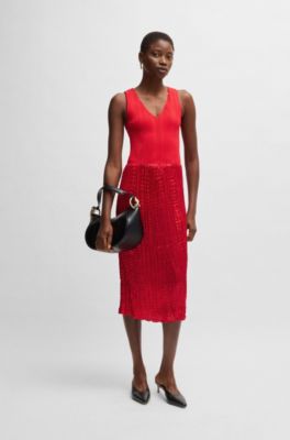 Strickkleid mit einem schimmernden strukturierten Rock , Rot