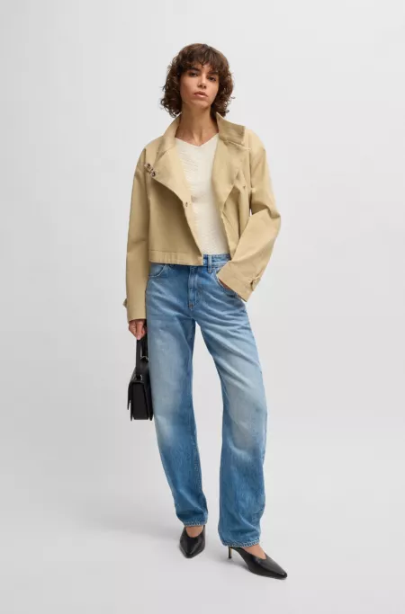 V-neck top with knitted structure